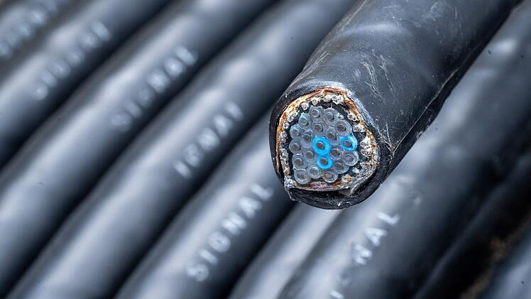 Kabel besch&auml;digt, Bahnverkehr gest&ouml;rt