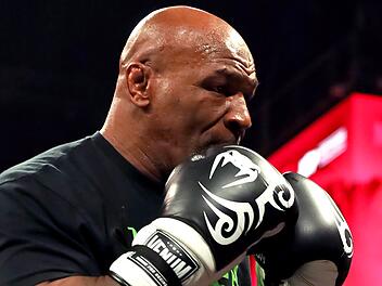 Mike Tyson, hier bei einem Training f&uuml;r den Kampf gegen Jake Paul, feiert am 30. Juni seinen 60. Geburtstag. Sehen wir die Boxlegende noch einmal im Ring?