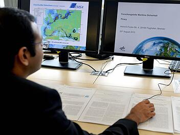 Immer mehr junge Menschen entscheiden sich für einen Job im Büro. Foto: Carmen Jaspersen/dpa