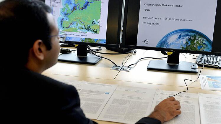 Immer mehr junge Menschen entscheiden sich für einen Job im Büro. Foto: Carmen Jaspersen/dpa