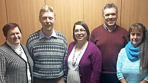 Die Vorstandschaft des Gesangvereins 1892 Rothenkirchen ist wieder komplett. Die neue Vorstandschaft (von links) mit Zweiter Vorsitzender Gabriele Walther, Erstem Vorsitzenden Stefan Reuther, Kassier Dorothea Weigelt, Schriftf&uuml;hrer Berthold Baier und Chorleiterin Karina Klaum&uuml;nzner Foto: eh