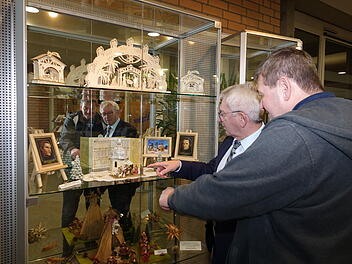 Bamberg: Krippen aus aller Welt - Landratsamt lädt zu Ausstellung des Bischberger Krippenbauers