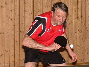 Auf Meisterkurs in der 3. Bezirksliga befindet sich der TSV Teuschnitz. Spitzenspieler Friedel Tomaschko gehörte mit seiner Bilanz von 13:3 in neun Begegnungen zu den besten Akteuren.  Foto: Hans Franz