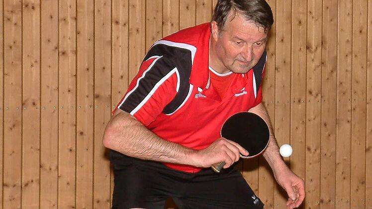 Auf Meisterkurs in der 3. Bezirksliga befindet sich der TSV Teuschnitz. Spitzenspieler Friedel Tomaschko gehörte mit seiner Bilanz von 13:3 in neun Begegnungen zu den besten Akteuren.  Foto: Hans Franz
