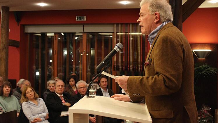Enoch Freiherr zu Guttenberg bei seinem Vortrag im Schloss Atzelsberg Foto: Karl-Heinz Frank