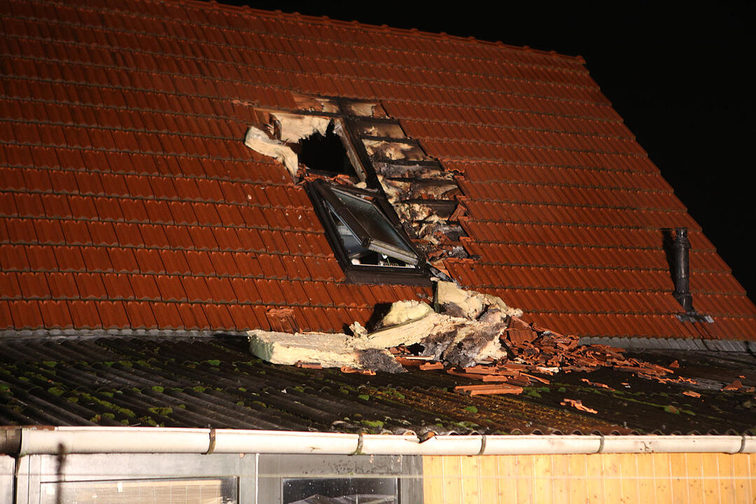 Kreis Coburg: Feuer in Dachstuhl