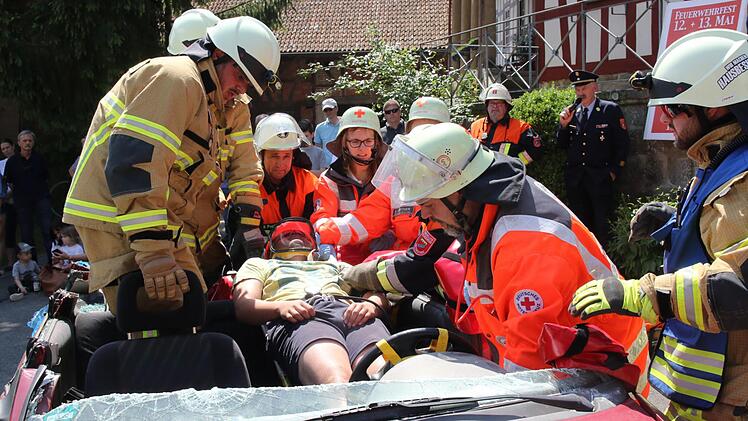 Bei der großen Schauübung zeigten die Feuerwehrleute dass sie mit Ausbildung und Ausrüstung für alle Situationen gewappnet sind.Michael Stelzner