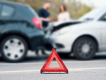 Auf der A3 ist es zu einem Unfall gekommen. Am Montagmorgen überschlug sich ein Auto. Symbolfoto: Adobe Stock/Paolese