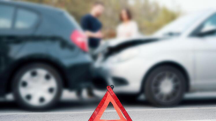 Auf der A3 ist es zu einem Unfall gekommen. Am Montagmorgen überschlug sich ein Auto. Symbolfoto: Adobe Stock/Paolese