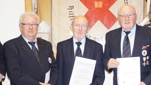 Für eine langjährige Dienstzeit beim BRK Bad Brückenau wurden (von links), Erhard Albert, Heribert Gritsch und Erhard Löser geehrt. Foto: Marion Eckert