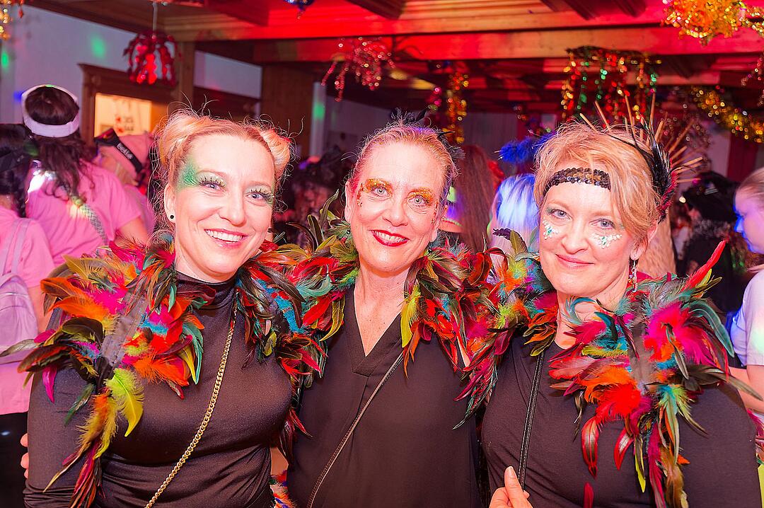 Drei Männerballetts, Musik von DJ Asti und vieles mehr gab es beim Weiberfasching!