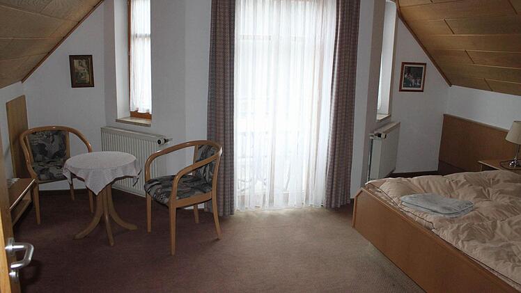 Die Zimmer sind unterschiedlich groß, von Ein-Bett-Zimmern bis zur Familienunterkunft ist alles möglich.