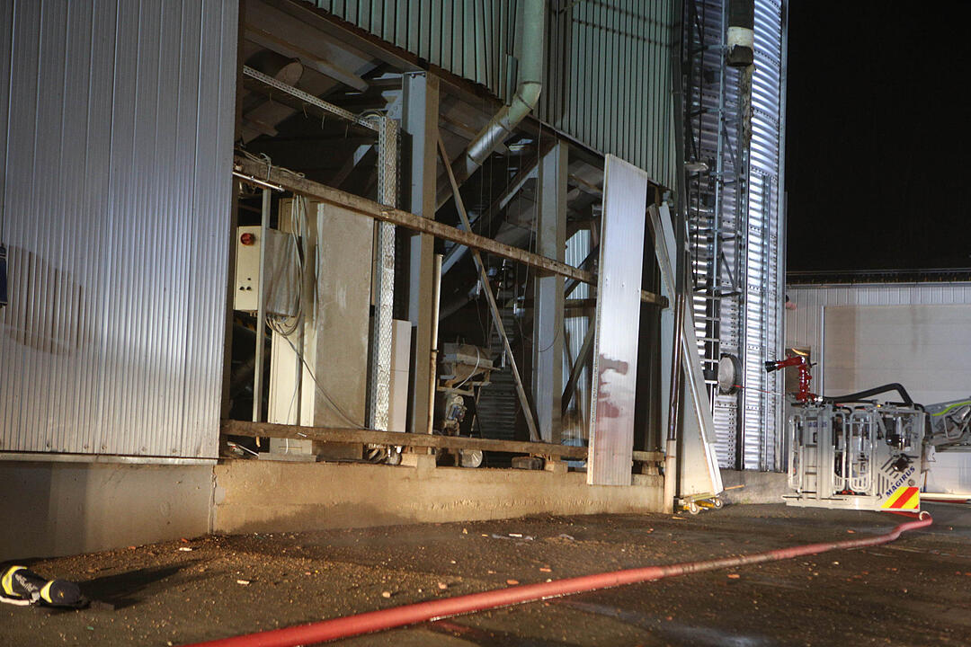 Großeinsatz in Draisendorf: Brand und Verpuffung bei Mühle – großer Schaden