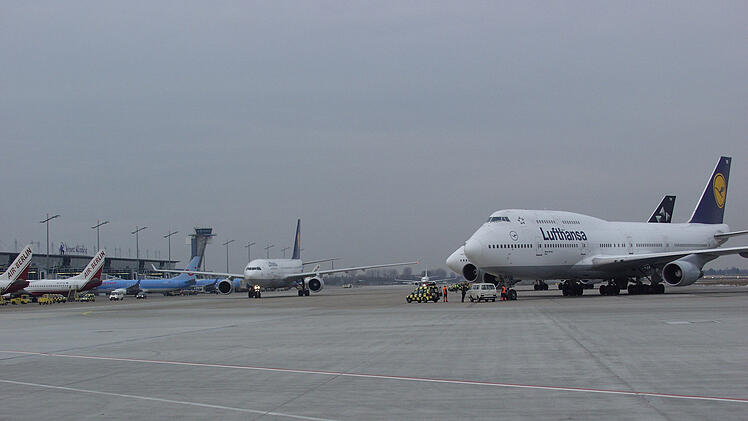 Flughafen Nürnberg: Abschied von "Königin  der Lüfte" - Airport über die Boeing 747