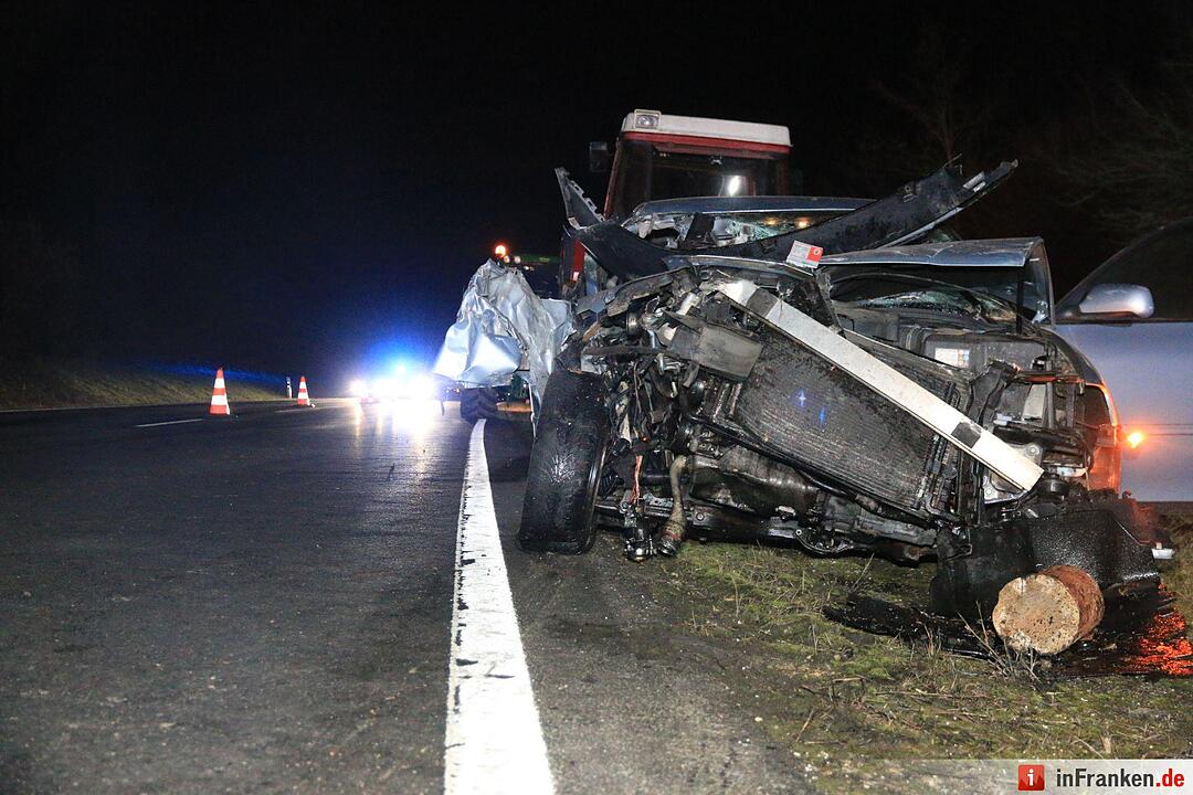 Unfall mit Holztraktor auf B279 bei Reckendorf