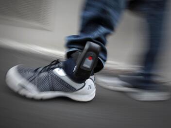 Islamistischer Gef&auml;hrder aus Unterfranken verschwindet trotz Fu&szlig;fessel. Foto: Fredrik von Erichsen/dpa