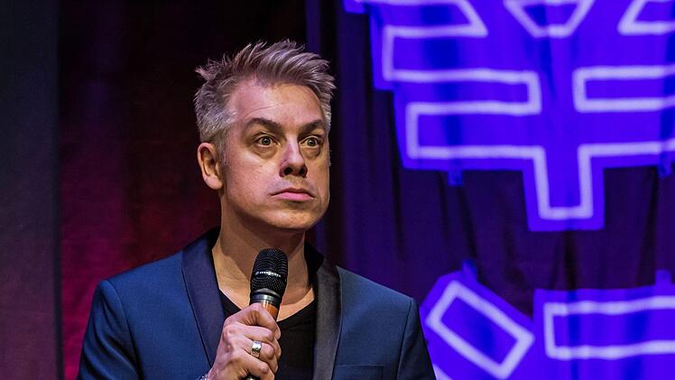 Umjubeltes Gastspiel im ausverkauften Kongresshaus: Michael Mitermeier stellte sein neues Programm in Coburg vor.Foto: Jochen Berger