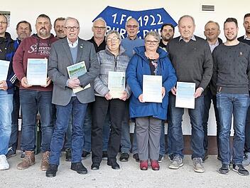 Zahlreiche Ehrungen gab es bei der Jahreshauptversammlung für langjährige und verdiente Mitglieder beim FC Burggrub.  Foto: K.- H. Hofmann