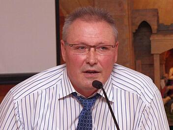 Rudolf Hoffmann im Erzählcafé im Juliusspital.   Foto: Dieter Britz