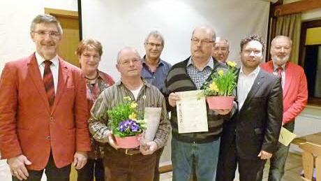 Die Hauptversammlung war Anlass, Ehrungen auszusprechen (von links): Michael Busch, Erika Sollmann, Peter Reg, Peter Janson, Eduard Pecht, Klaus-Peter Kurth, Martin Finzel, Wolfgang Dultz.  Foto: Doris Weidner