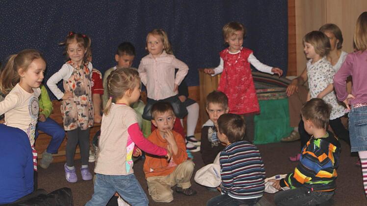 An die Väter wurde bei einem Tanzlied gedacht "Bussi für Papa", lautete der Titel. Foto: Geiling