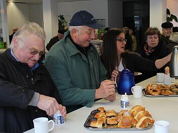 Frischer Kaffee und viele leckere Stückchen gehören einfach - ebenso wie das Tageblatt! - zu einem gelungenen Frühstück!  Fotos: Jochen Berger