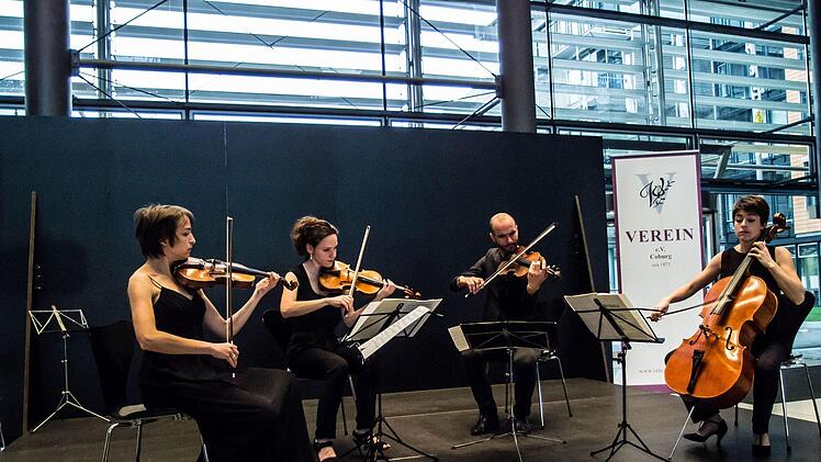 Impressionen vom Konzert mit dem Quatuor Voce und dem Bandoneonisten Pierre Cussac beim Coburger "Verein".Foto: Jochen Berger