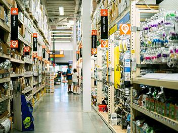 Wei&szlig;enburg: Kurioser Vorfall in Baumarkt - eckige Beine &uuml;berf&uuml;hren Dieb