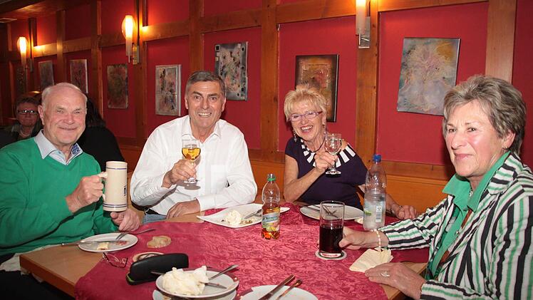 Politik und Wirtschaft an einem Tisch: Unternehmer Wilhelm Kneitz (links) und Neuenmarkts Bürgermeister Siegfried Decker.