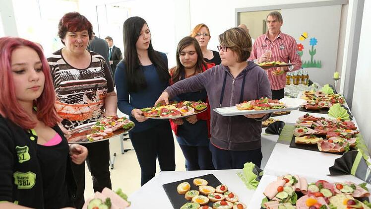 Am Ende gab es leckeres und gesundes Essen aus der Schulküche.Foto: Barbara Herbst