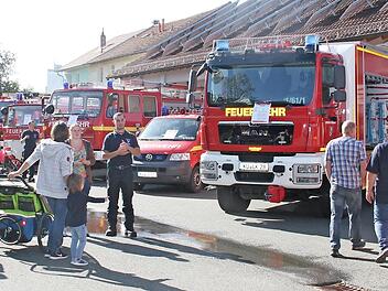 Insgesamt 15 Fahrzeuge präsentierte die Freiwillige Feuerwehr Kulmbach bei ihrem Tag der offenen Tür. Fotos: Sonny Adam