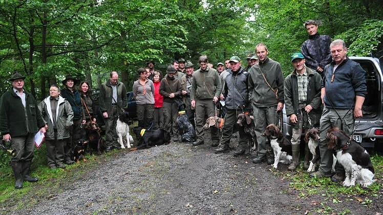 Zwölf Hunde haben die Prüfung bestanden. Foto: Simon Albrecht