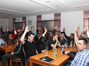 Geheim wurden nur die beiden Vorsitzenden gewählt, alle anderen Posten beim SV Wachenroth wurden per Handzeichen vergeben. Foto: Evi Seeger