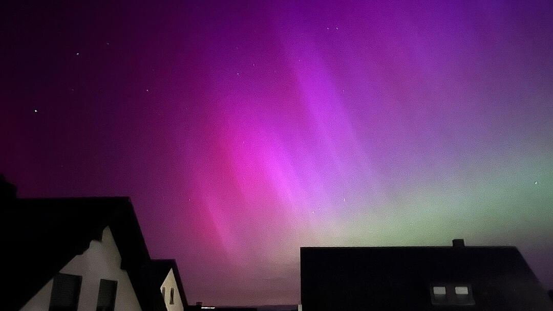 Polarlichter über Franken: Himmelsspektakel liefert spektakuläre Bilder