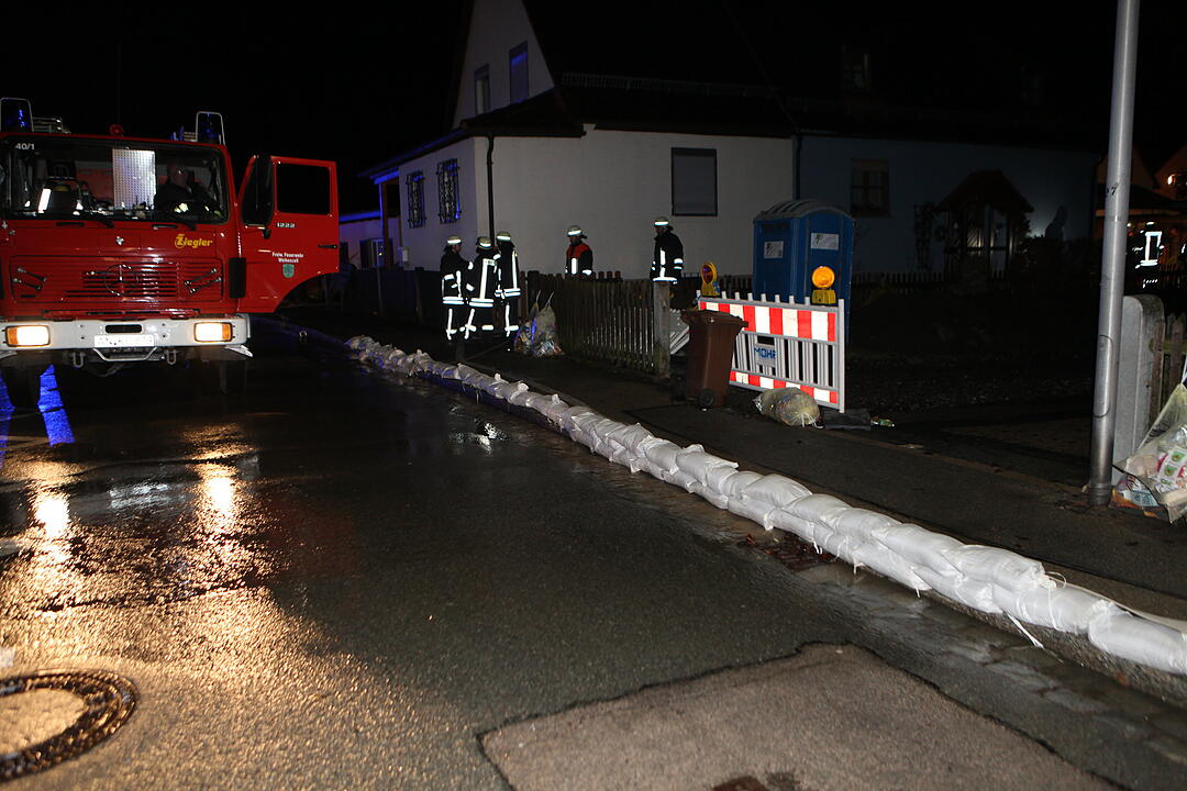 Hochwasser in Franken: In der Nacht zum Freitag kam es in Ansbach zu teils schweren Überschwemmungen