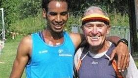 Lauf-"Oldie" Alfred Zach (TS Lichtenfels) fand schnell Kontakt zu Sieger Brahne Teklemichael.