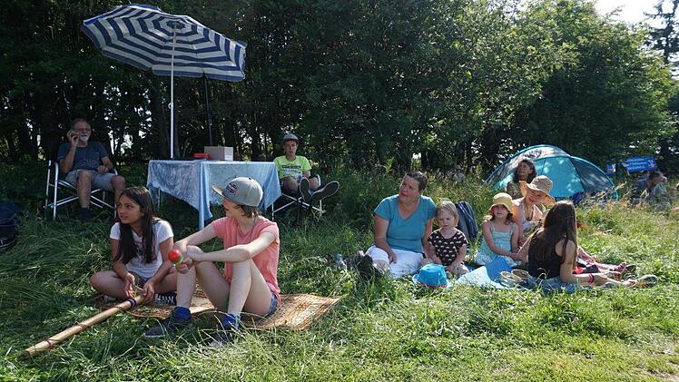 Das Publikum suchte den Schatten. Marion Eckert