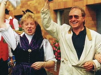 Als Landrat nahm Heinz Köhler regelmäßig bei Veranstaltungen, wie der Trachtenkirmes in Ebersdorf, teil.  Foto: privat