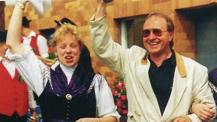 Als Landrat nahm Heinz Köhler regelmäßig bei Veranstaltungen, wie der Trachtenkirmes in Ebersdorf, teil.  Foto: privat
