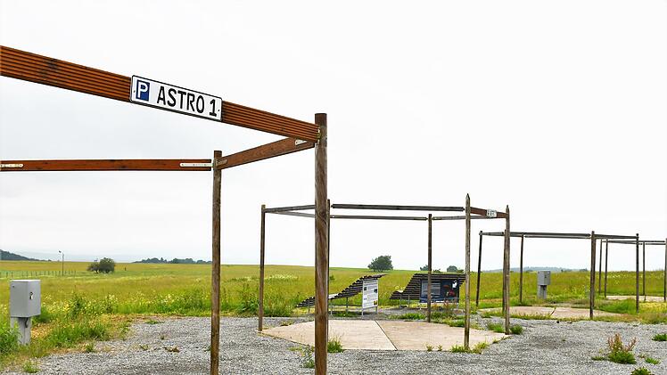 Der SkyPole wird unmittelbar neben den astronomischen Beobachtungsplattformen auf der Hohen Geba errichtet.  Foto: Anna-Lena Bieneck
