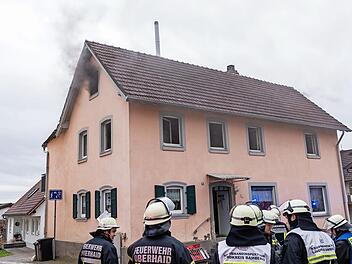 Im Dachgeschoss dieses Hauses hat es gebrannt.