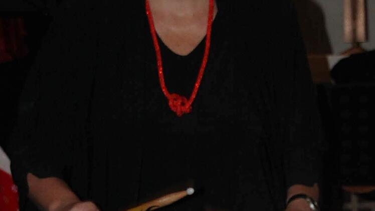Christine Hofmann-Niebler trommelte stilecht zum Lied "Little Drummer Boy".