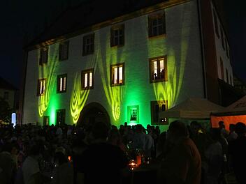 Vollbesetzt war der Marktplatz an den beiden Abenden des Marktplatzfestes in Haßfurt. Fotos: Brigitte Krause