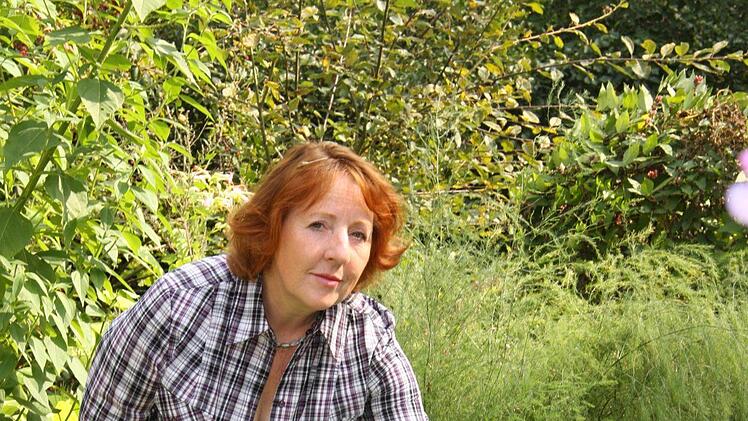 Rechts unten ist Garten-Expertin und Autorin Barbara Krasemann abgebildet, die ebenfalls auf Vielfalt in ihrem Garten setzt. Foto: Wolfgang Friedel