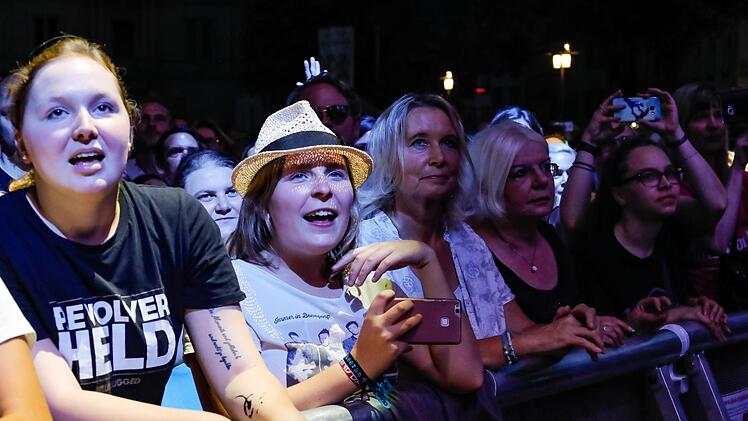 Begeisterten die rund 5000 Besucher: Revolverheld bei ihrem Open-Air-Konzert auf dem Schlossplatz. Matthias Hoch