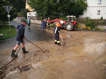 Starkregen überflutet den Ortskern von Oschwitz (Landkreis Wunsiedel). Foto: News5/Fricke