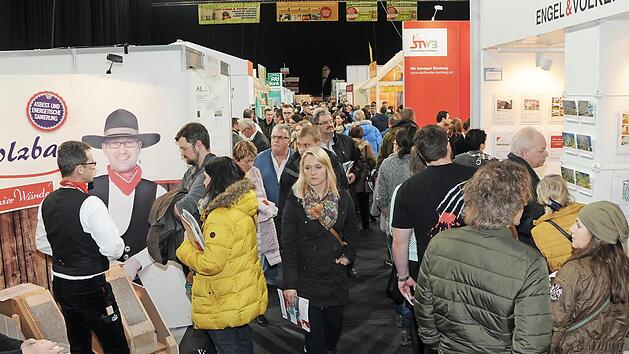 Die Immobilienmesse lockt seit vielen Jahren regelm&auml;&szlig;ig Besucherheerscharen in die Brose-Arena. Foto: PR