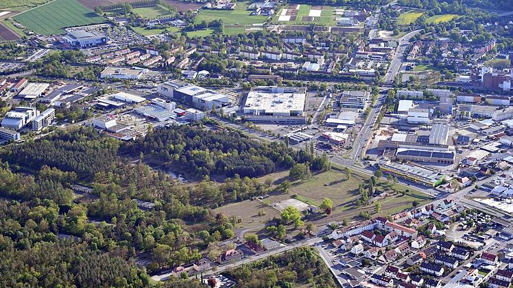 Wohnungen, Gewerbe oder großflächiger Bannwald? Die künftige Nutzung der Muna ist nach wie unklar. Dennoch will die Stadt das Gelände möglichst bald kaufen.  Foto: Ronald Rinklef