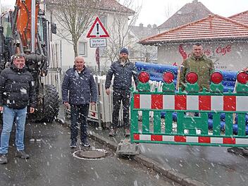 Von links: Frank Johannes und Manuel Kellner (Planungsb&uuml;ro Kellner), Matthias H&auml;fner (STL), Zweiter B&uuml;rgermeister Hans-Josef Stich und Michael Hess (Bauamtsleiter)