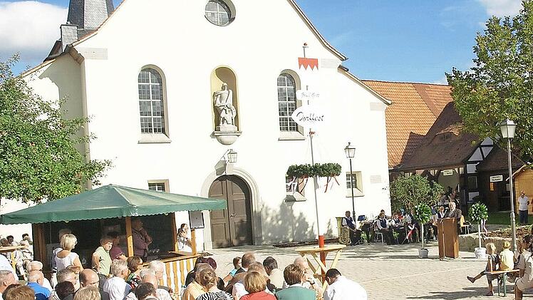 Am 13. und 14. September lädt die Vereinsgemeinschaft Eltingshausen zum 25. Dorffest auf dem Kirchplatz ein. Ein vielfältiges Programm mit Tanzeinlage der Kindergartenkinder, viel Musik und Festbetrieb wartet auf die Gäste. Archivfoto: Stefan Geiger